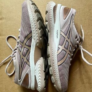 Asics Gel-Nimbus 22 Women’s Running Shoe in Watershed Rose/Rose Gold Size 8.5